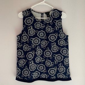 Ann Taylor factory sleeveless navy floral shell. Tassel hem detail. Size S
